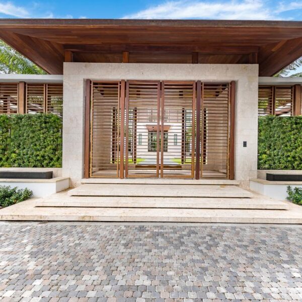 Stunning Andre Hakkak House in Coral Gables