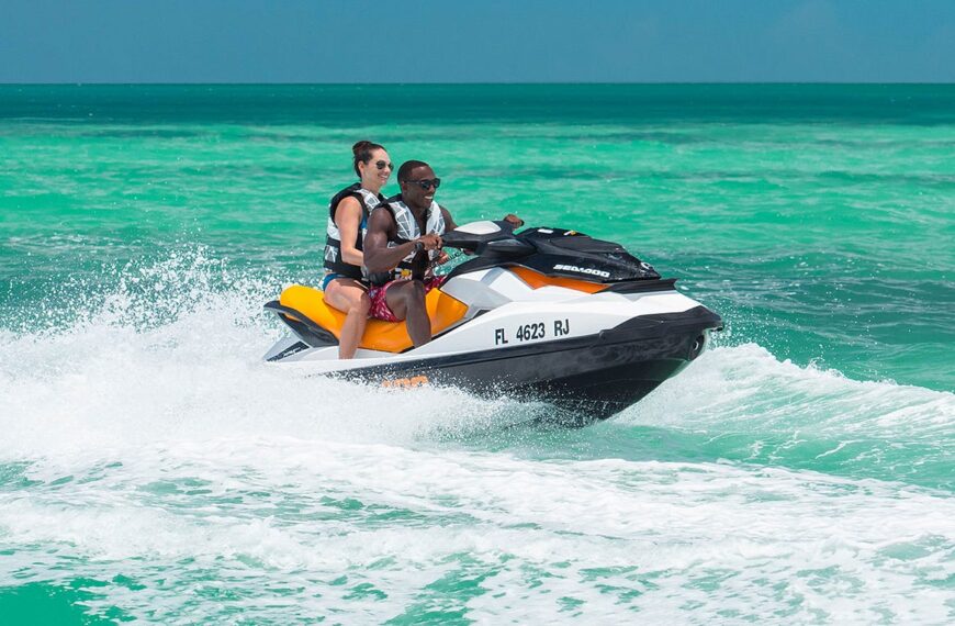 10 Essential Tips While Jet Skiing for First-Time Riders