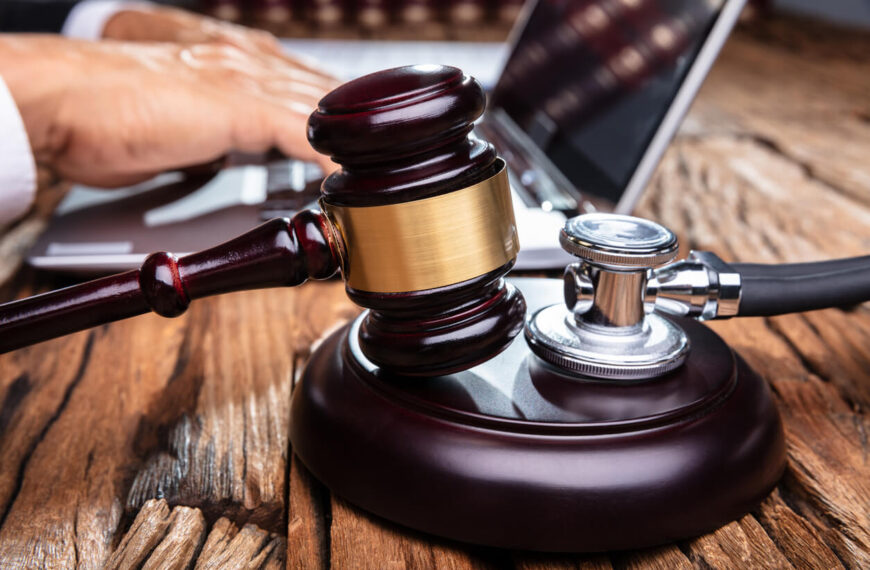 How to Choose the Right Medical Malpractice Attorney