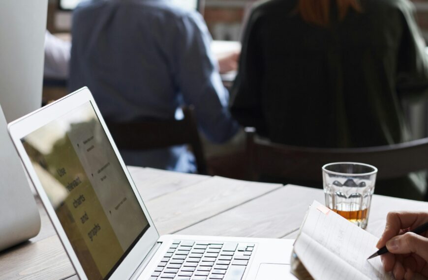 Follow These Simple Tips to Stay On Top of Your Finances