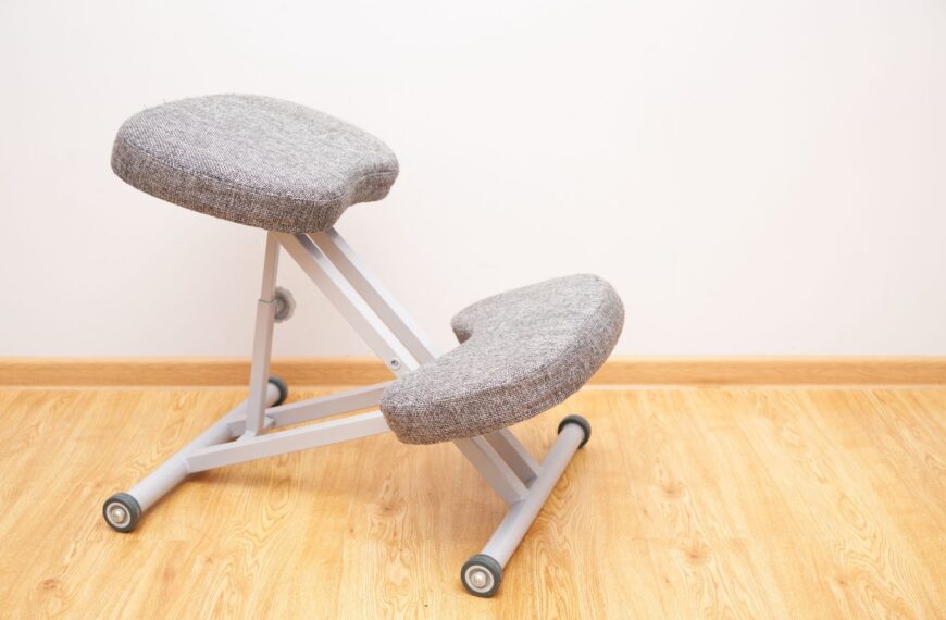 The Benefits of Kneeling Chairs: A Healthier Way to Sit