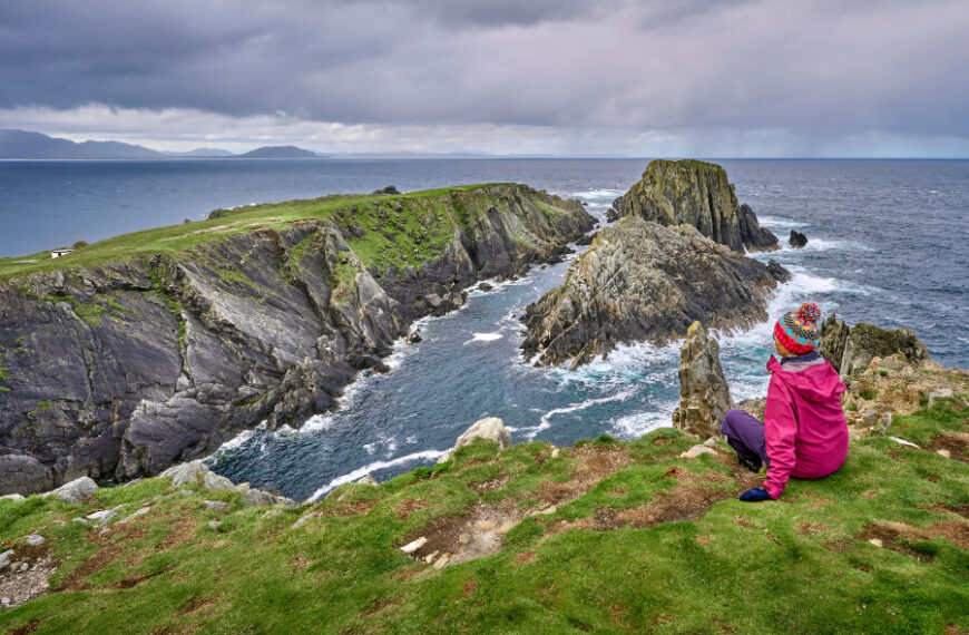 Exploring Ireland’s Coastal Towns: A Guide to Hidden Gems and Scenic Views