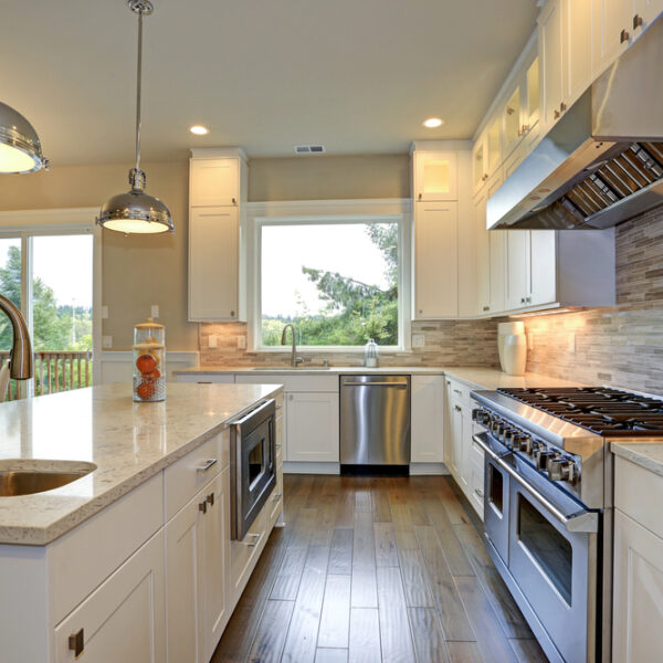 Kitchen Renovation Companies vs. Independent Contractors: Pros and Cons